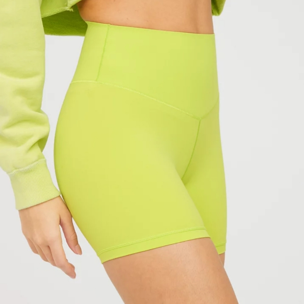 🌟Aritzia TNA Lime Green Biker Shorts 7"